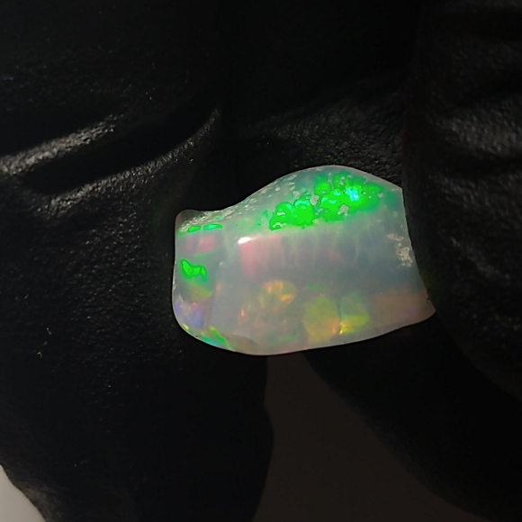 Very Bright Full Spectrum Opal With Honeycomb and Digit Patterns - Picture 2 of 16